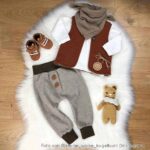 Holzknopf rund mit Rand - 24 mm - Walnussbraun lackiert - 4 Loch