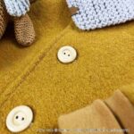 Holzknopf rund mit Rand - 23 mm - Natur lackiert - 2-Loch