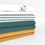 Single Jersey - Warmweiß mit 2 mm Dunkler Salbei Streifen