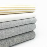 Single Jersey - Warmweiß mit 2 mm ockergelben Streifen