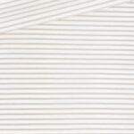 Single Jersey – Warmweiß mit 2 mm beigen Streifen