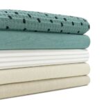 Single Jersey – Warmweiß mit 2 mm beigen Streifen