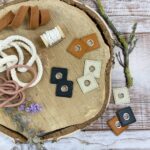 Kunstlederpatch mit Öse - quadratisch - Schwarz