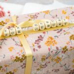 DIY Stoffe Inspiration - Holzwürfel - Satinband Kaschmirgold - Organzaband