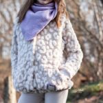 DIY Stoffe Outfit - Dreieckstuch - Bouclé Fleece – Helles Leomuster – Soft Beige - Musselin – Goldregen Lavendel Haze