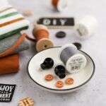 DIY Stoffe Mix - Knöpfe - Kordelstopper - Garn