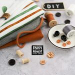 DIY Stoffe Mix - Knöpfe - Kordelstopper - Garn - Kordel - Label