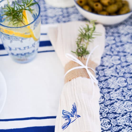 DIY Stoffe Inspiration - gedeckter Tisch - Blau Weiß - Plott Mediterran