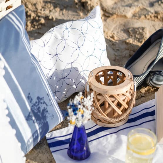 DIY Stoffe Inspiration - gedeckter Tisch - Blau Weiß - Mediterran - Plott - Kissen