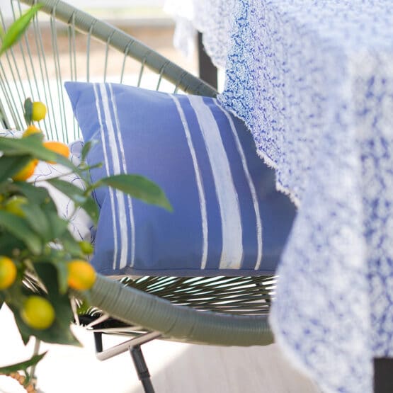 DIY Stoffe Inspiration - gedeckter Tisch - Blau Weiß - Mediterran - Plott - Kissen