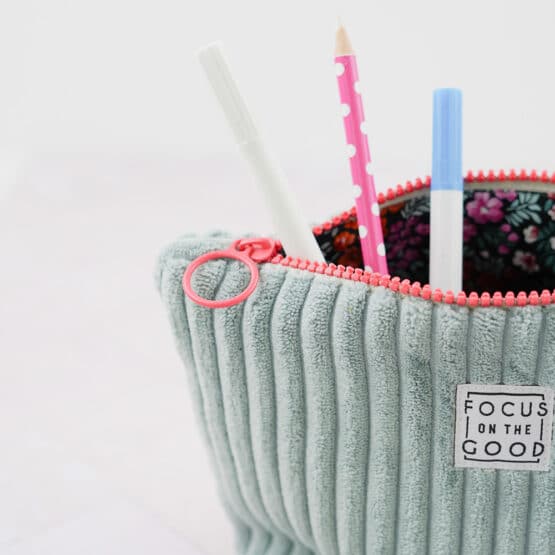 DIY Stoffe - Inspiration - Näh-Etui – Velvet Breitcord Altmint - Kosmetiktasche