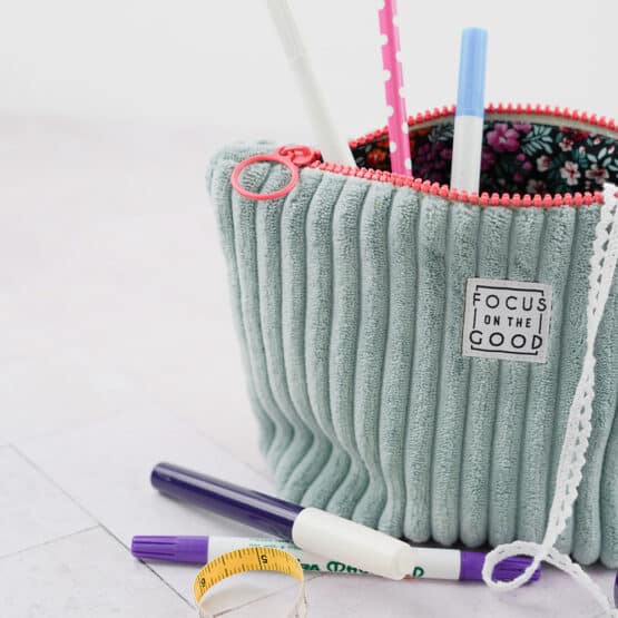 DIY Stoffe - Inspiration - Näh-Etui – Velvet Breitcord Altmint - Kosmetiktasche