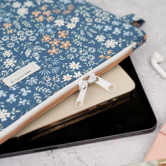 DIY Stoffe - Inspiration - Tablettasche – Paket -Blümchen Jeansblau - Kosmetiktasche