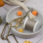 DIY Stoffe Mix - Gurtbandzubehör - Pompons - Storch Schere