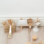 DIY-Wichtelwelt - 235 - Knopf - Werkzeug - Kissen - Postkarte