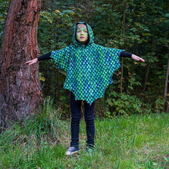 DIY Stoffe Outfit - Poncho Kostüm - Drachen Schuppen - Luany