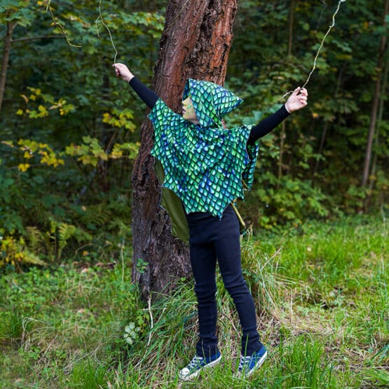 DIY Stoffe Outfit - Poncho Kostüm - Drachen Schuppen - Luany