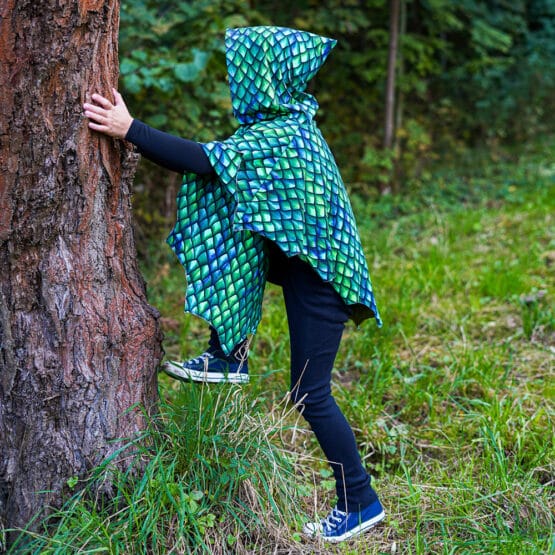 DIY Stoffe Outfit - Poncho Kostüm - Drachen Schuppen - Luany