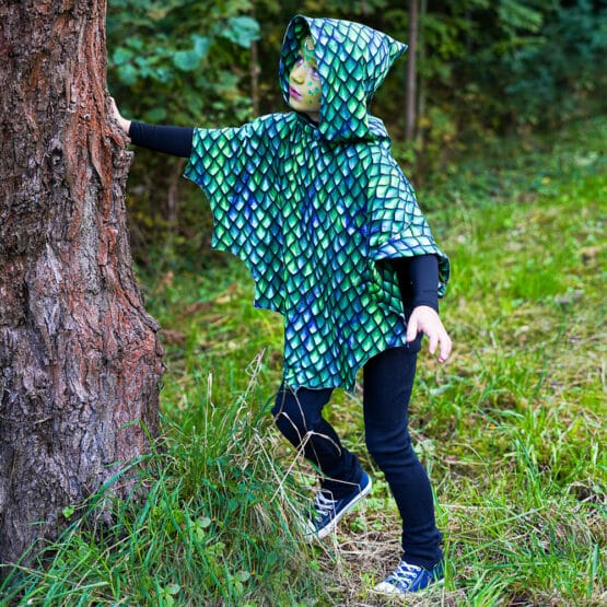 DIY Stoffe Outfit - Poncho Kostüm - Drachen Schuppen - Luany