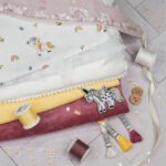 DIY Stoffe Mix - Sticktwist - Garn - Knopf - Pomponborte - Applikation