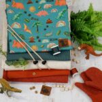 DIY Stoffe Mix - Kordel - Knopf - Label - Holzwürfel - Garn -Handschuhe