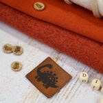 DIY Stoffe Mix - Label - Knopf - Holzwürfel