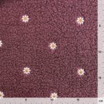 Bouclé Teddyfleece – Kleine gestickte Blumen – Helles Smoky Holunderbeere