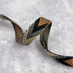 Gurtband – 22 mm – Webmuster Pfeile – Schwarz/Natur/Zimt/Grau