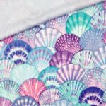 Badestoff – LSF 50 – Muscheln – Multicolour Light Lavendel