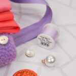 DIY Stoffmix - Perle mit Anhänger- Garn - Reißverschluss - Knopf