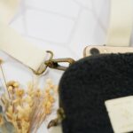 DIY Stoffe Inspiration - Handytasche Bouclé Schwarz