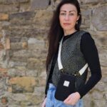 DIY Stoffe Outfit - Weste Winalea - Breitcord Dots - Handytasche