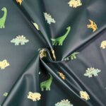 Regenbekleidungsstoff – Wasserdicht – Freundliche Dinos – Deep Teal