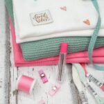 DIY Stoffmix - Sticktwist - Gummiband - Stoffklammern - Sticknadeln - Label
