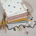 DIY Stoffmix - Label - Garn - Pomponborte - Knopf - Sticktwist - Stickrahmen