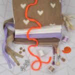 DIY Stoffmix - Reißverschluss - Pomponborte -Garn - Knopf - Label - Sticktwist