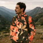 Mock Up -Fleecepullover Herren Boucle Teddyfleece Abstrak Deep Olive Koralle