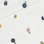 Musselin – Bunte gestickte Blumen – Warmweiß