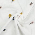 Musselin – Bunte gestickte Blumen – Warmweiß