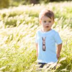 Mock Up T Shirt Bügelbild Haeschen Junge Ostern