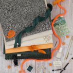 DIY Stoffmix - Reißverschluss - Pomponborte - Label - Knopf - Garn