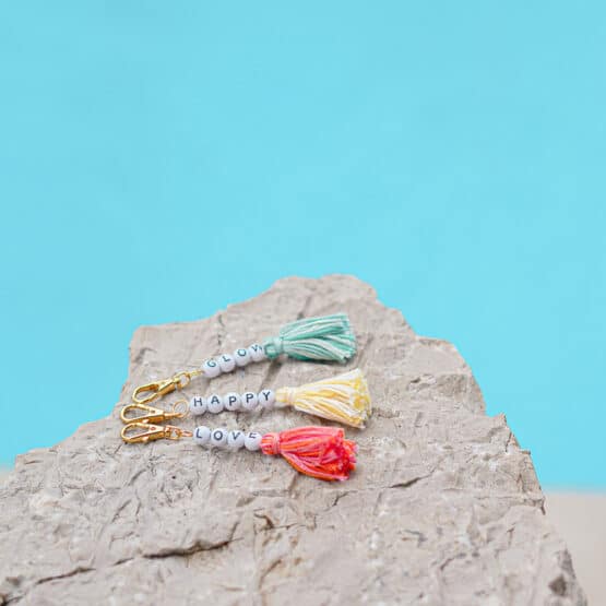 DIY Stoffe Inspiration - Sticktwist - Buchstaben - Perle - Karabiner - Verbindungsring