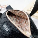 DIY Stoffe Inspiration - Cutline Crossbag - Bouclé Schwarz