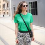 DIY Stoffe Outfit: Shirt - Rock Rouzlie - Emerald - Viskose Animal - Kleine Tasche – Paket – Lederoptik Schwarz
