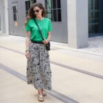 DIY Stoffe Outfit: Shirt - Rock Rouzlie - Emerald - Viskose Animal - Kleine Tasche – Paket – Lederoptik Schwarz