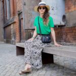 DIY Stoffe Outfit: Shirt - Rock Rouzlie - Emerald - Viskose Animal - Kleine Tasche – Paket – Lederoptik Schwarz