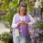 DIY Stoffe Outfit - Weste Winalea - Bouclé Lavendel - Handytasche Natur