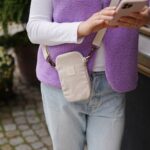DIY Stoffe Outfit - Weste Winalea - Bouclé Lavendel - Handytasche Natur