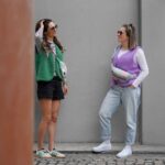 DIY Stoffe Outfit - Weste Winalea - Bouclé Lavendel - Emerald - Cutline Crossbag