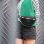 DIY Stoffe Outfit - Weste Winalea - Bouclé Emerald - Crossbag Schwarz